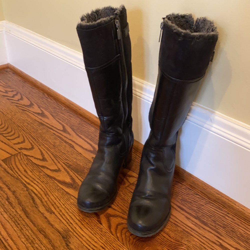 Blondo used ladies size 8M tall black leather boots with faux fur details.